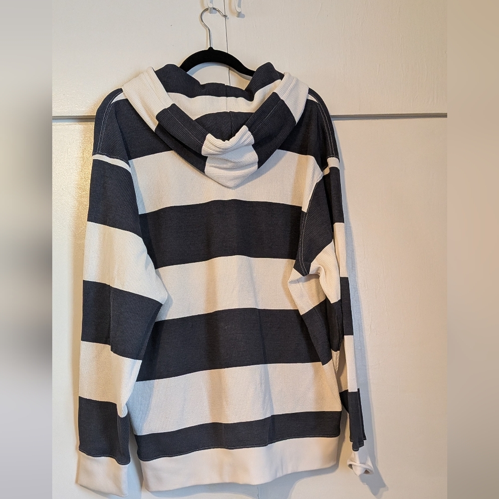 Levi's Men's Striped Lightweight Hoodie - Picture 2 of 3